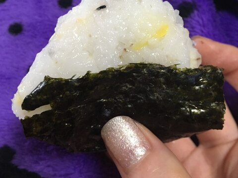 残りご飯で爽やか塩レモンおにぎり